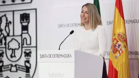 Guardiola da a conocer el fallo del XIX Premio Europeo Carlos V La presidenta de la Junta de Extremadura en funciones, María Guardiola, durante el fallo del XIX Premio Europeo Carlos V en la Presidencia de la Junta de Extremadura, a 8 de abril de 2026, en Mérida, Extremadura (España). Acto enmarcado en la convocatoria de la XIX edición del Premio Europeo Carlos V, galardón de la Fundación Academia Europea e Iberoamericana de Yuste dotado con 30.000 euros y destinado a reconocer personas, organizaciones o proyectos que hayan contribuido a los valores y al ...