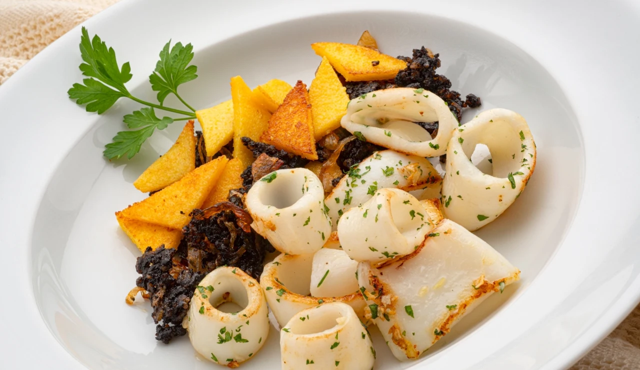 Chipirones salteados con morcilla