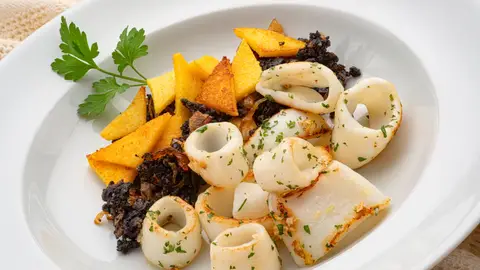 Chipirones salteados con morcilla Chipirones salteados con morcilla