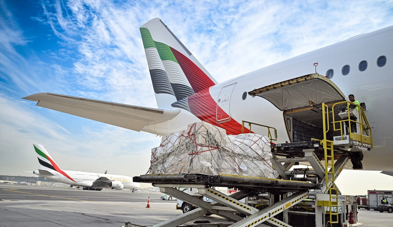 Emirates y Dubai Humanitarian lanzan un puente aéreo a Sri Lanka para transportar ayuda humanitaria urgente