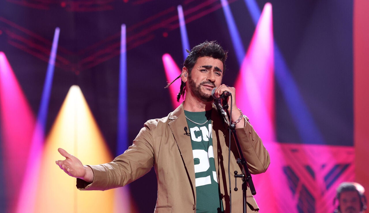 &iexcl;Primer reto superado! Jesul&iacute;n de Ubrique debuta como Melendi con 'Caminando por la vida' 