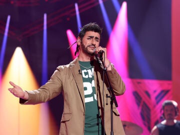 &iexcl;Primer reto superado! Jesul&iacute;n de Ubrique debuta como Melendi con 'Caminando por la vida' 