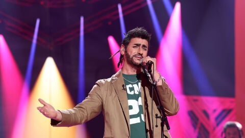 &iexcl;Primer reto superado! Jesul&iacute;n de Ubrique debuta como Melendi con 'Caminando por la vida' 