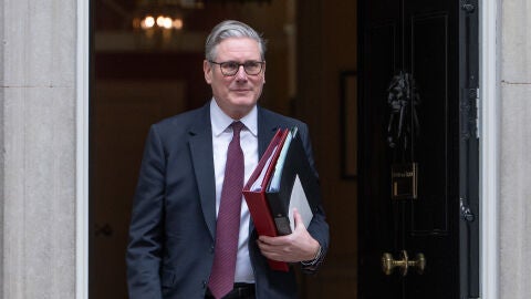 March 25, 2026, London, England, United Kingdom: UK Prime Minister KEIR STARMER departs 10 Downing Street in London ahead of Prime Minister's Questions (PMQs) in the House of Commons, where the Prime Minister faces questions from MPs during the weekly parliamentary session.Europa Press/Contacto/Thomas Krych25/03/2026 ONLY FOR USE IN SPAIN