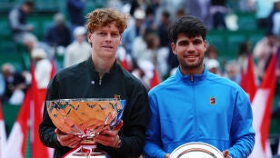 Sinner y Alcaraz, tras la final del Masters de Montecarlo (7-6 y 6-3)