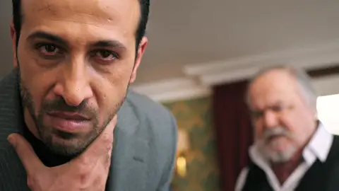 “¡Me debes toda mi vida!”: Abidin estalla contra Halis y el patriarca responde con un bofetón “¡Me debes toda mi vida!”: Abidin estalla contra Halis y el patriarca responde con un bofetón