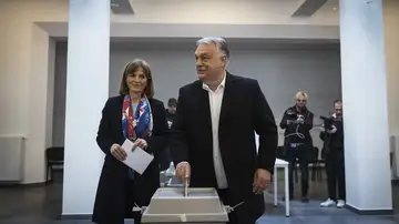 Hungría celebra elecciones con participación récord y la continuidad de Orbán en juego Hungría celebra elecciones con participación récord y la continuidad de Orbán en juego