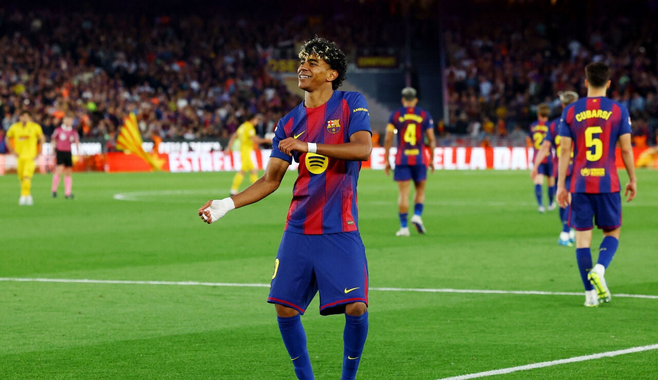 Lamine Yamal bailando tras marcarle al Espanyol