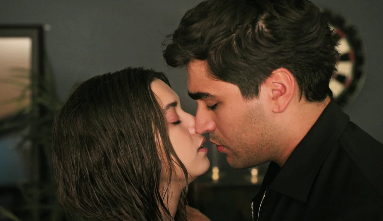 El encuentro más húmedo y peligroso de Ferit y Seyran: ¡a punto de besarse!