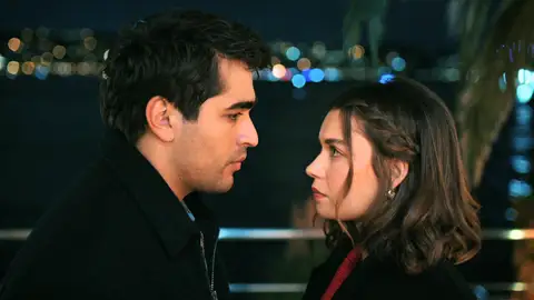 “Yo no merecía perderte”: el reproche de Ferit a su destino frente a una Seyran que le empuja a los brazos de Diyar “Yo no merecía perderte”: el reproche de Ferit a su destino frente a una Seyran que le empuja a los brazos de Diyar