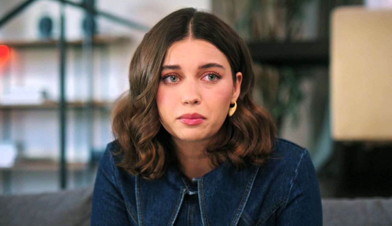 Seyran se humilla por Ferit y suplica a la familia de Diyar que lo perdonen