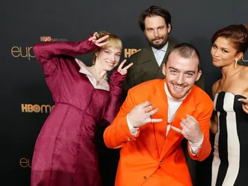 Hunter Schafer, Sam Levinson, Angus Cloud y Zendaya en la premiere de la temporada 2 de Euphoria Hunter Schafer, Sam Levinson, Angus Cloud y Zendaya en la premiere de la temporada 2 de Euphoria