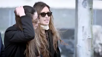 El padre de Sara Carbonero acude a darle el último adiós a Goyi, la madre de la periodista, pese a la brecha familiar El padre de Sara Carbonero acude a darle el último adiós a Goyi, la madre de la periodista, pese a la brecha familiar