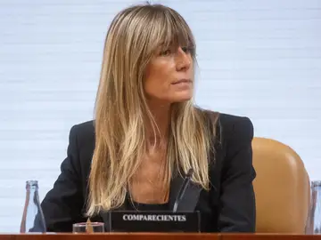El juez Peinado procesa a Begoña Gómez por cuatro presuntos delitos pero no por intrusismo profesional El juez Peinado procesa a Begoña Gómez por cuatro presuntos delitos pero no por intrusismo profesional