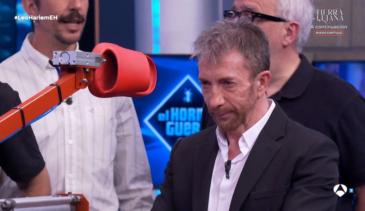 Lanzamiento de chancla con el 'zapatillator': el increíble invento con el Marron ha sorprendido a Leo Harlem Alt imagen