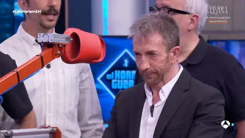 Lanzamiento de chancla con el 'zapatillator': el increíble invento con el Marron ha sorprendido a Leo Harlem Lanzamiento de chancla con el 'zapatillator': el increíble invento con el Marron ha sorprendido a Leo Harlem