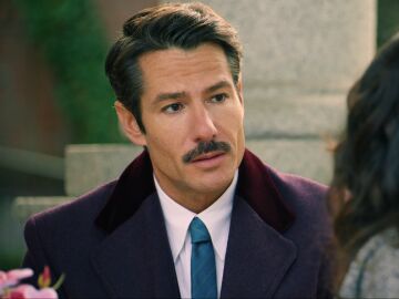 Beatriz cuenta a Pelayo una historia falsa sobre su pasado en M&eacute;xico para proteger su identidad