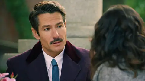 Beatriz cuenta a Pelayo una historia falsa sobre su pasado en México para proteger su identidad Beatriz cuenta a Pelayo una historia falsa sobre su pasado en México para proteger su identidad