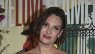 Jessica Bueno posando para la prensa