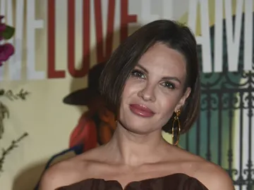 Jessica Bueno posando para la prensa Jessica Bueno posando para la prensa