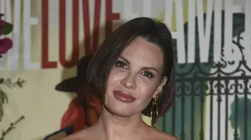 Jessica Bueno posando para la prensa Jessica Bueno posando para la prensa