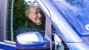 El rey emérito Juan Carlos I a su llegada este domingo a la clínica de Anitua, en Vitoria El rey emérito Juan Carlos I a su llegada este domingo a la clínica de Anitua, en Vitoria