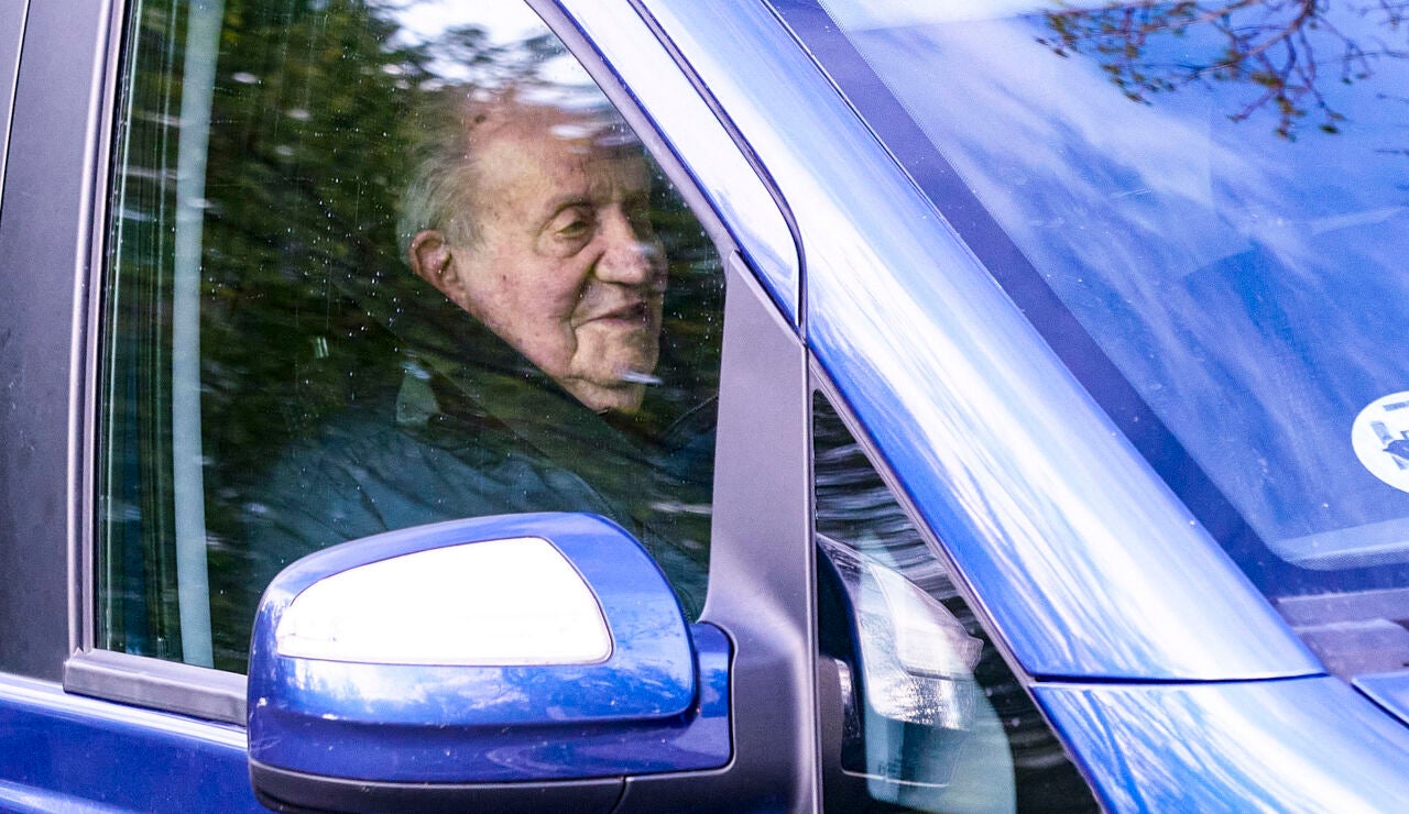 El rey em&eacute;rito Juan Carlos I a su llegada este domingo a la cl&iacute;nica de Anitua, en Vitoria