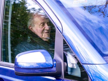 El rey em&eacute;rito Juan Carlos I a su llegada este domingo a la cl&iacute;nica de Anitua, en Vitoria