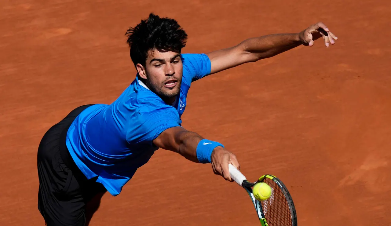 Alcaraz en el duelo ante Virtanen en el Godó