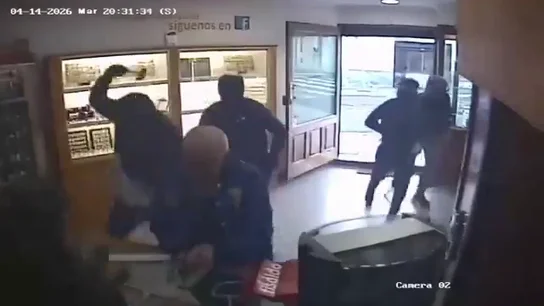 Robo joyería Gran Canarias Cinco encapuchados asaltan una joyería y huyen en coche robado en Gran Canaria