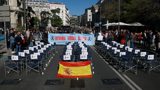 Concentración por las víctimas de Adamuz en el Congreso Concentración por las víctimas de Adamuz en el Congreso