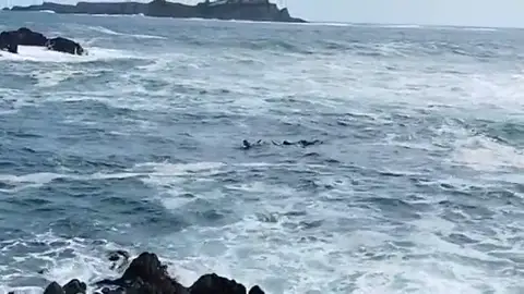 Un joven de Mundaka rescata a un surfista atrapado en la corriente: "O entrábamos o se ahogaba" Un joven de Mundaka rescata a un surfista atrapado en la corriente: "O entrábamos o se ahogaba"