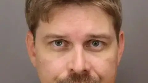 Detenido por disparar a un conductor de Uber tras discusión sobre política y religión Detenido por disparar a un conductor de Uber tras discusión sobre política y religión