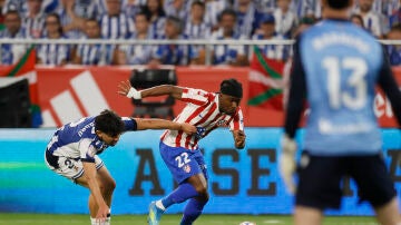 Lookman se va hacia la porter&iacute;a de Marrero 