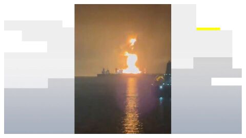 Los marineros atrapados en el Estrecho de Ormuz piden auxilio para salir de la zona de la guerra