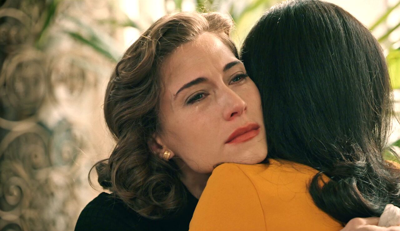 Cloe reconforta a Marta