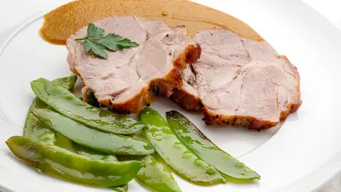 Arguiñano, sobre la receta de cabeza de lomo asada con hortalizas: "Vais a hacer esto en casa y querrán que montes un restaurante" Arguiñano, sobre la receta de cabeza de lomo asada con hortalizas: "Vais a hacer esto en casa y querrán que montes un restaurante"