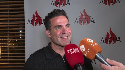 Naím Thomas con la prensa