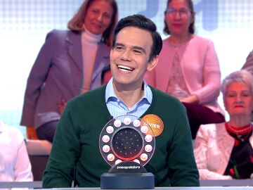 As&iacute; suena &lsquo;Laura no est&aacute;&rsquo;, de Nek, en la voz l&iacute;rica de Javier en La Pista: &ldquo;&iexcl;Qu&eacute; pasada!&rdquo;