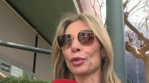 Mónica Pont hablando con la prensa