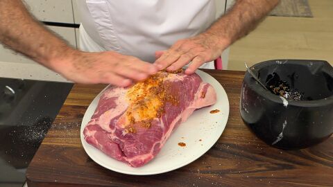 Úntala con el majado por todos lados