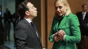El ministro de Asuntos Exteriores de Espa&ntilde;a, Jos&eacute; Manuel Albares, y la ministra de Asuntos Exteriores finlandesa, Elina Valtonen, durante una reuni&oacute;n del Consejo de Asuntos Exteriores en Luxemburgo