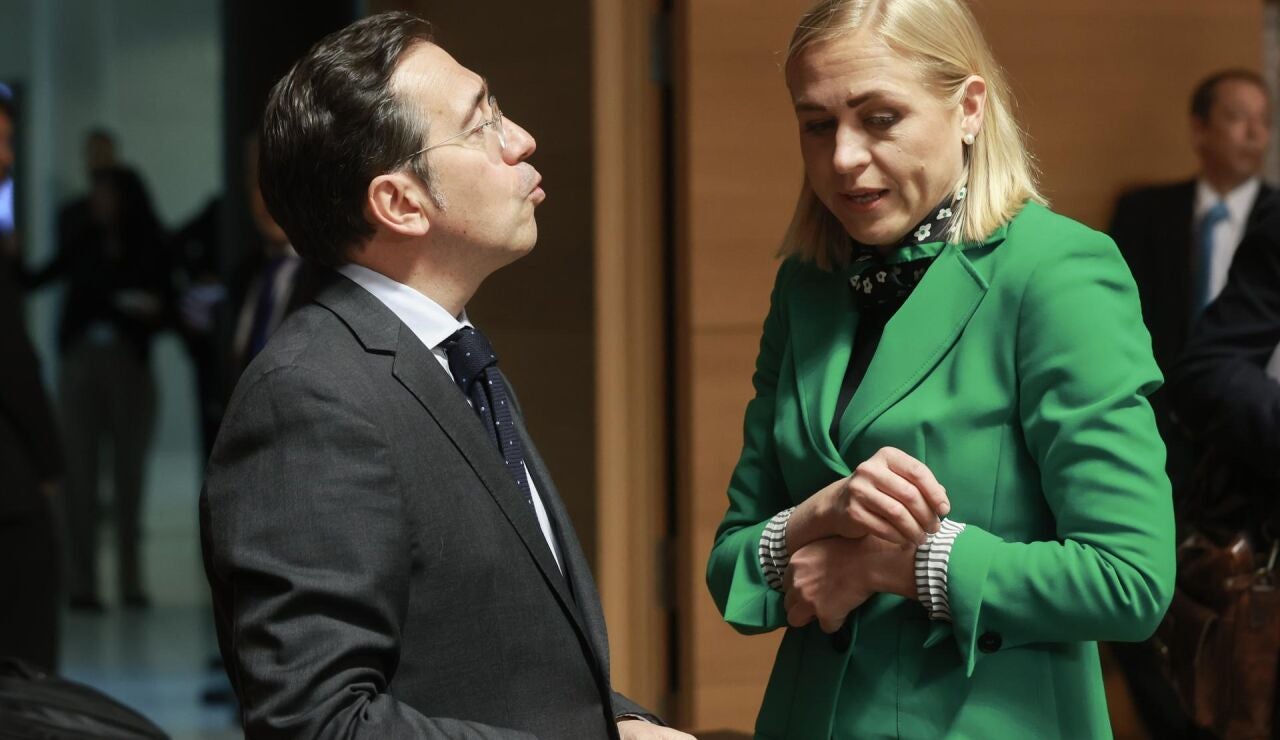 El ministro de Asuntos Exteriores de Espa&ntilde;a, Jos&eacute; Manuel Albares, y la ministra de Asuntos Exteriores finlandesa, Elina Valtonen, durante una reuni&oacute;n del Consejo de Asuntos Exteriores en Luxemburgo