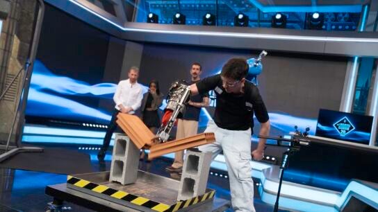 &iexcl;Superpu&ntilde;o! SImone Biles alucina con el invento m&aacute;s bestial jam&aacute;s visto en El Hormiguero