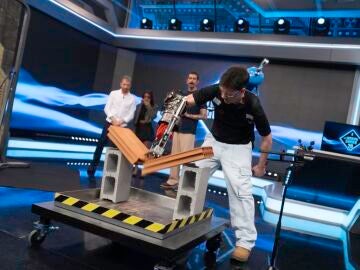 &iexcl;Superpu&ntilde;o! SImone Biles alucina con el invento m&aacute;s bestial jam&aacute;s visto en El Hormiguero