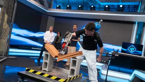 ¡Superpuño! SImone Biles alucina con el invento más bestial jamás visto en El Hormiguero ¡Superpuño! SImone Biles alucina con el invento más bestial jamás visto en El Hormiguero