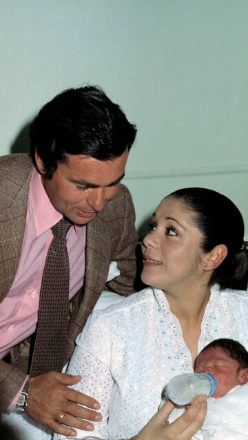 Isabel Pantoja y Francisco Rivera Pérez el día del nacimiento de su hijo, Kiko Rivera