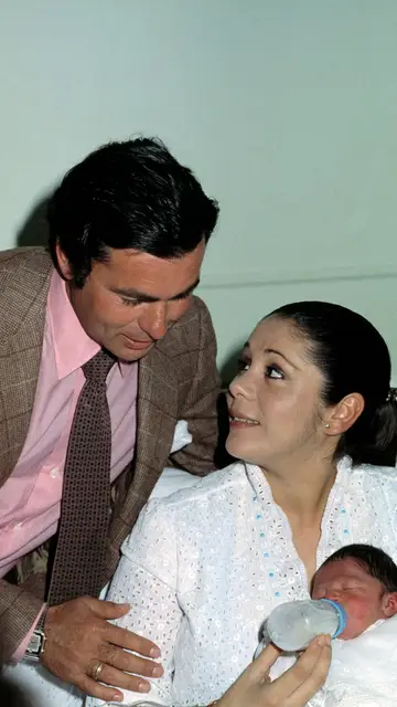 Isabel Pantoja y Francisco Rivera Pérez el día del nacimiento de su hijo, Kiko Rivera Isabel Pantoja y Francisco Rivera Pérez el día del nacimiento de su hijo, Kiko Rivera