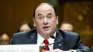 El exsecretario de la Marina de Estados Unidos, John Phelan