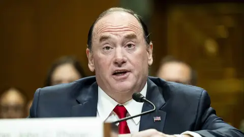 El exsecretario de la Marina de Estados Unidos, John Phelan El exsecretario de la Marina de Estados Unidos, John Phelan